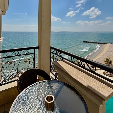 Onyx Deluxe First Line Apartment *