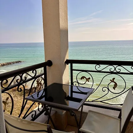 Onyx Deluxe First Line Apartment