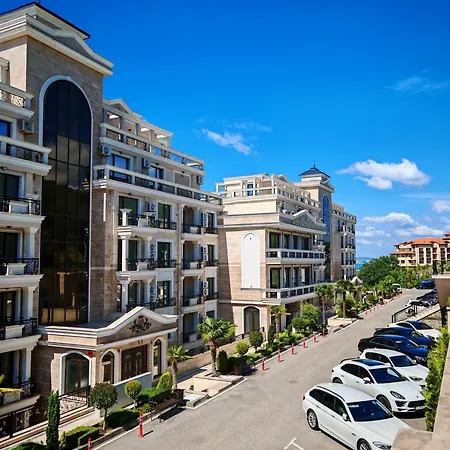 Apartment Onyx Deluxe First Line