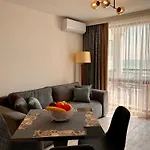 Onyx Deluxe First Line 아파트