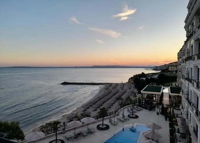 Onyx Deluxe First Line Апартамент *