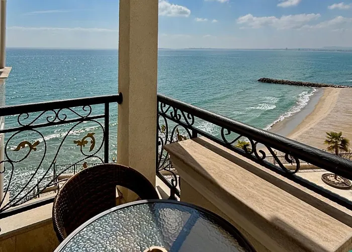 Onyx Deluxe First Line Апартамент *