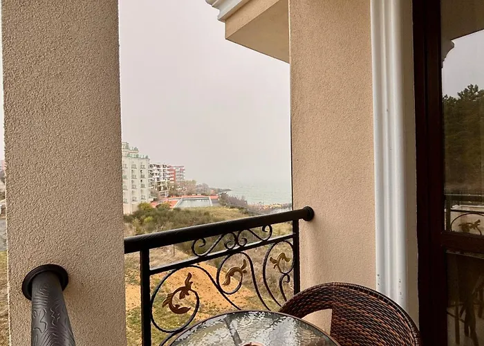 Onyx Deluxe First Line Апартамент *