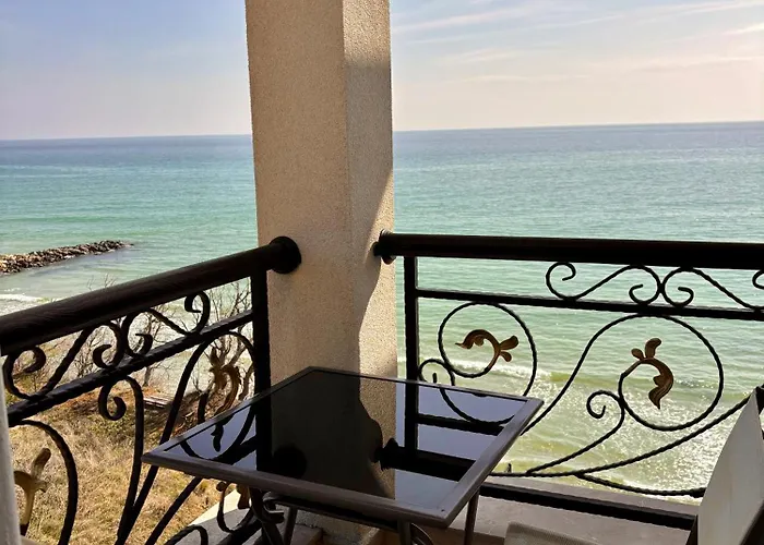 Onyx Deluxe First Line Апартамент