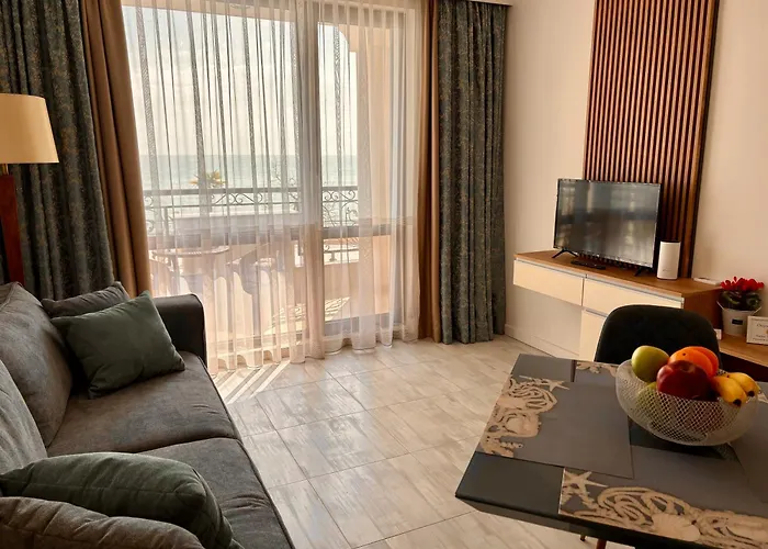 Onyx Deluxe First Line Апартамент