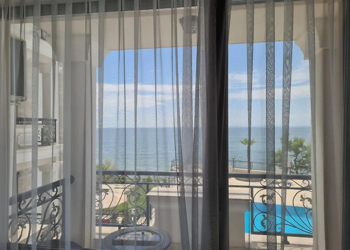 Апартамент Onyx Deluxe First Line Свети Влас