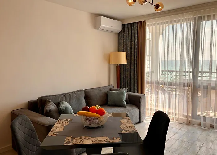 Onyx Deluxe First Line Апартамент